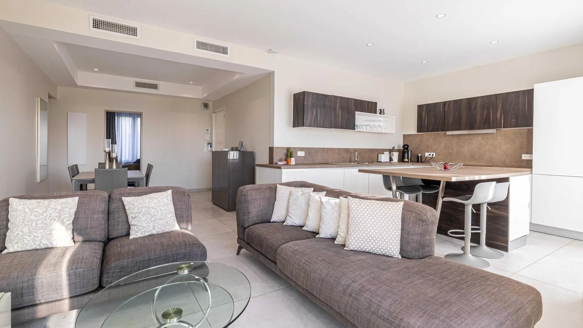 Splendid Apartment, Sea View, Parking - Croisette Cannes Apartment